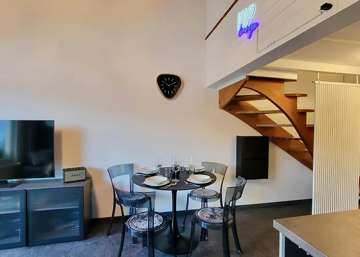 Lakeview Loft*lake/ferry Access* Apartment